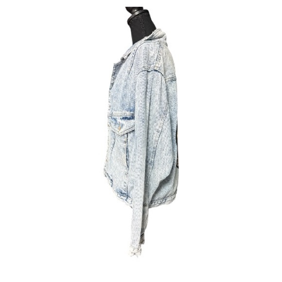 Light Blue Acid Wash Denim Jacket With Patch Size Medium - Picture 3 of 7